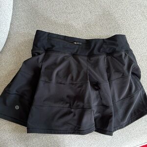 Lululemon black skirt never worn